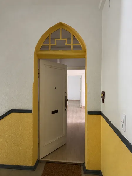 Großzügige 136 m² Altbauwohnung mit historischem Charme in Berlin-Wilmersdorf — photo 1